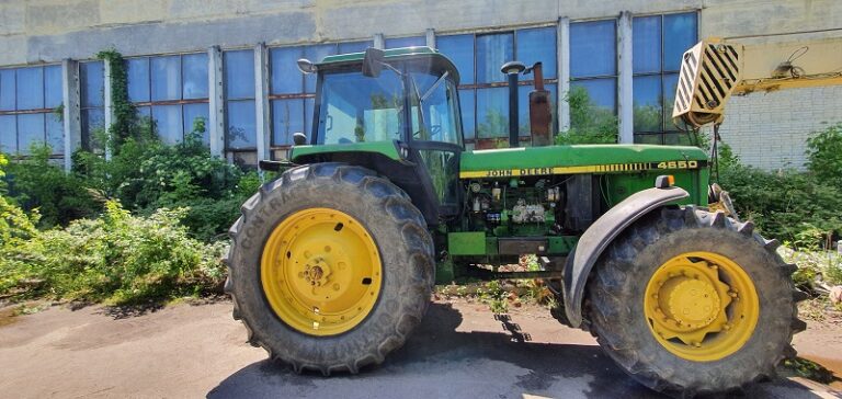 ТОВ “Гідрокран” надає послуги по ремонту тракторів John Deer.